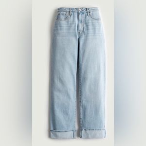 BRAND NEW HOLLISTER LIGHT WASH BAGGY JEANS!! Perfect for the indie style !!!!